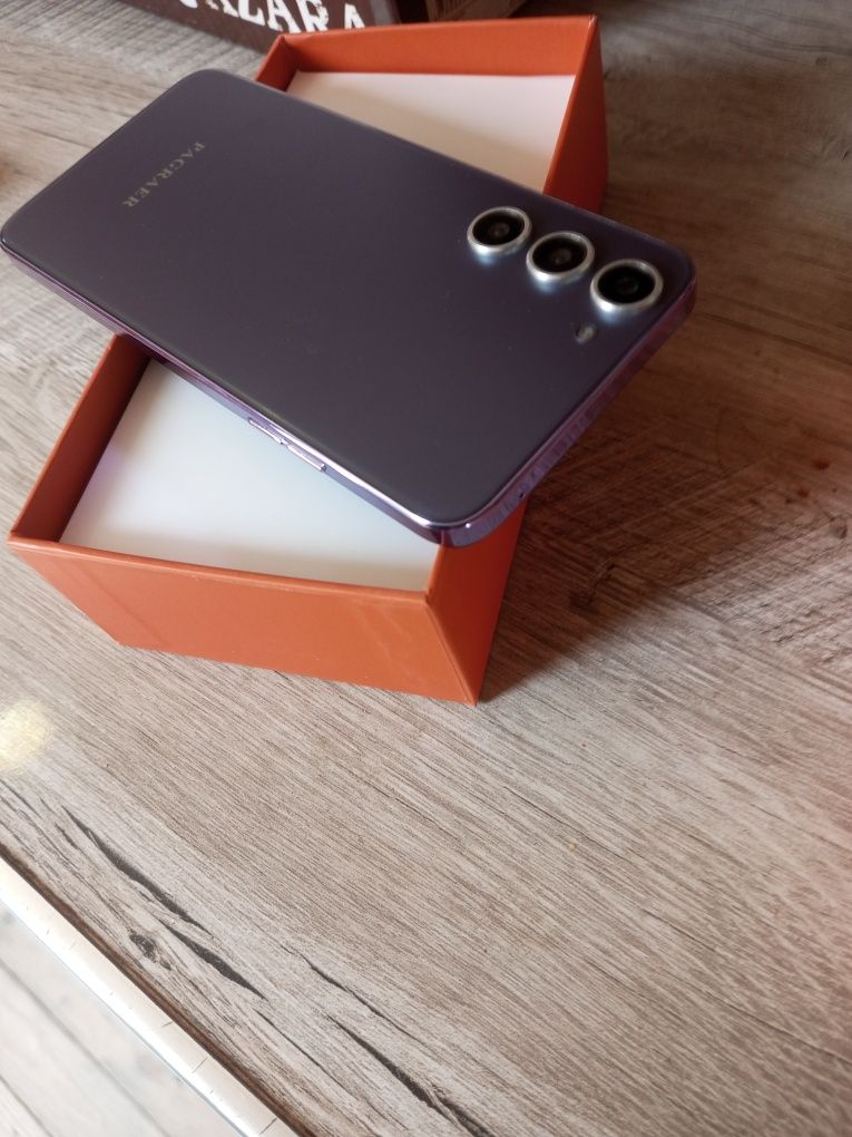 Samsung A 05  holati yangi