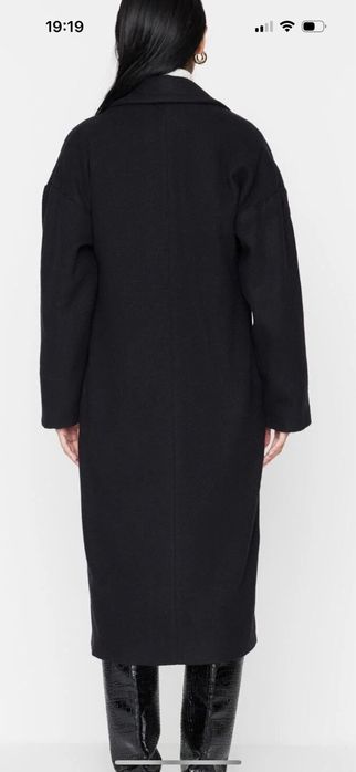 Черно двуредово палто