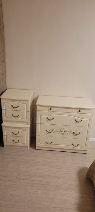 Продам Комод и тумбы.