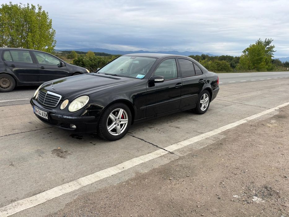 Mercedes    2005 E220