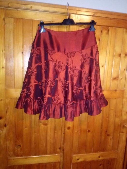 Fusta cu aplicatii florale