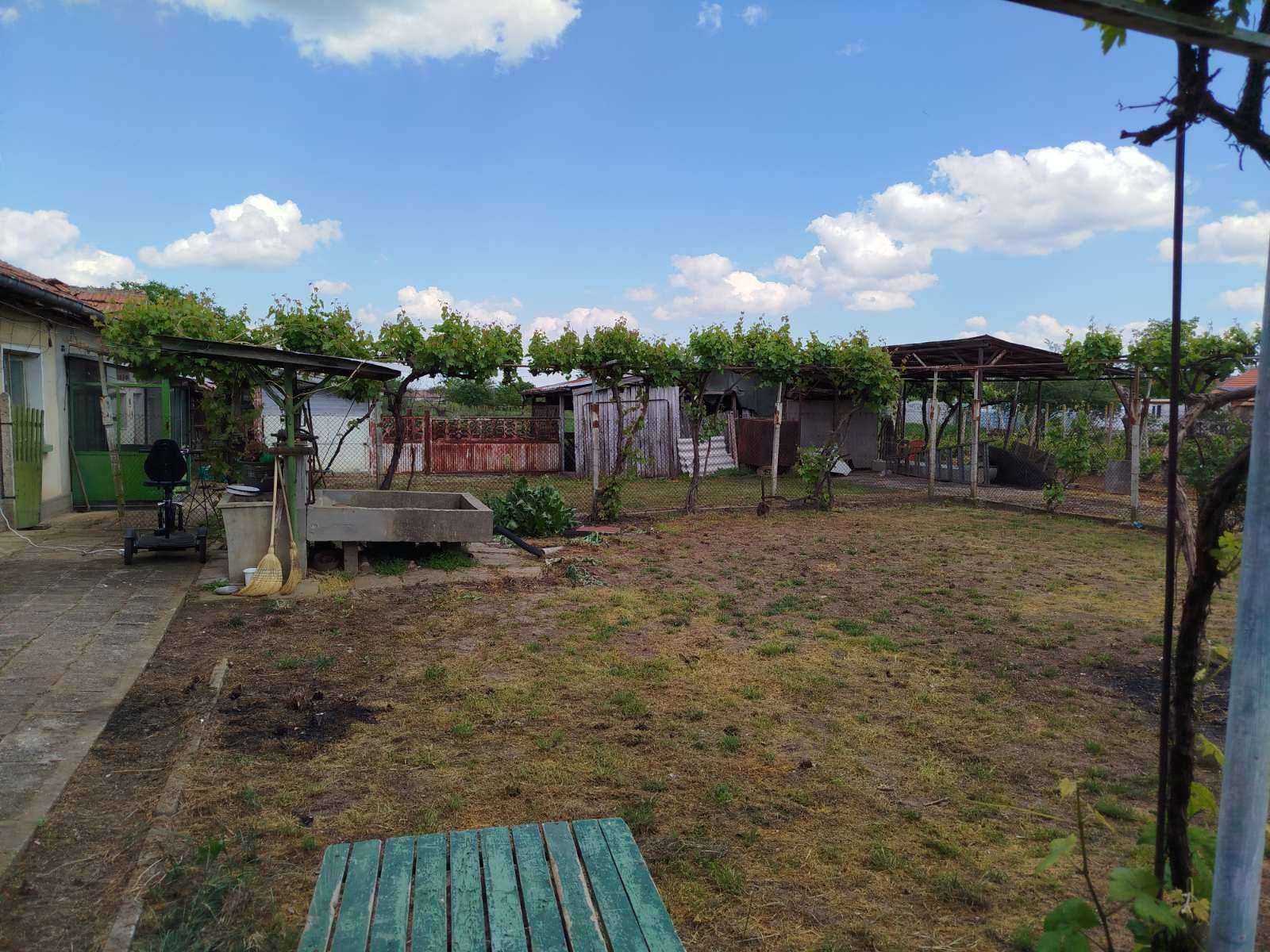 Прекрасна голяма къща в с. Обнова