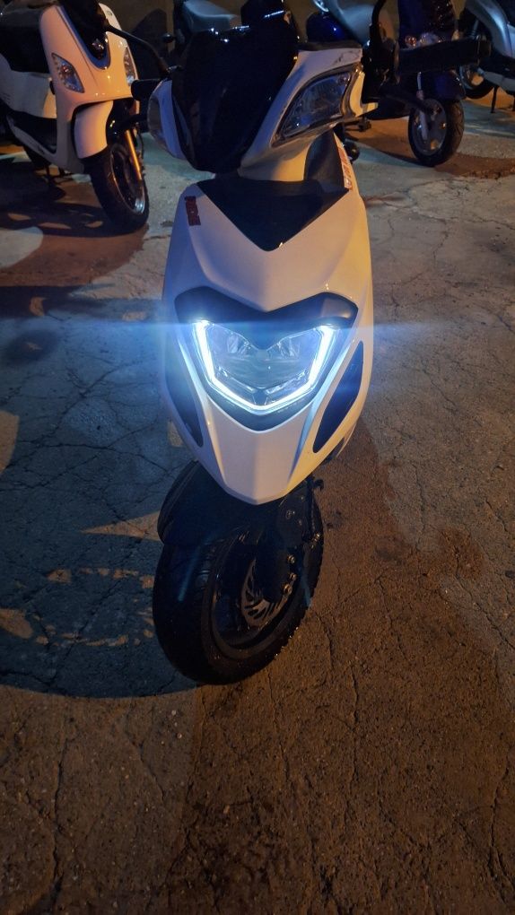 Scutere 49 și 125cc