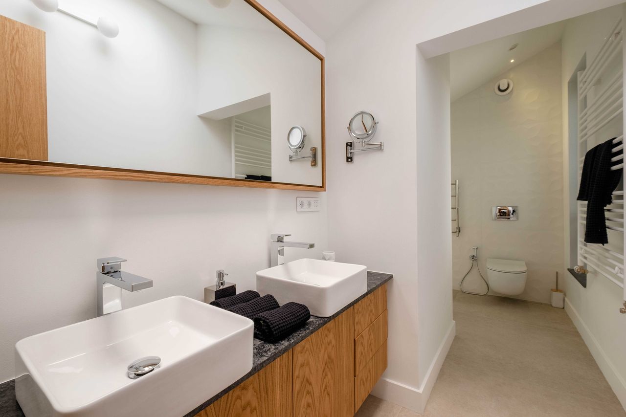 Продава се Къща в София, Център - 460 кв.м за 2714 €/кв.м - Снимка #13
