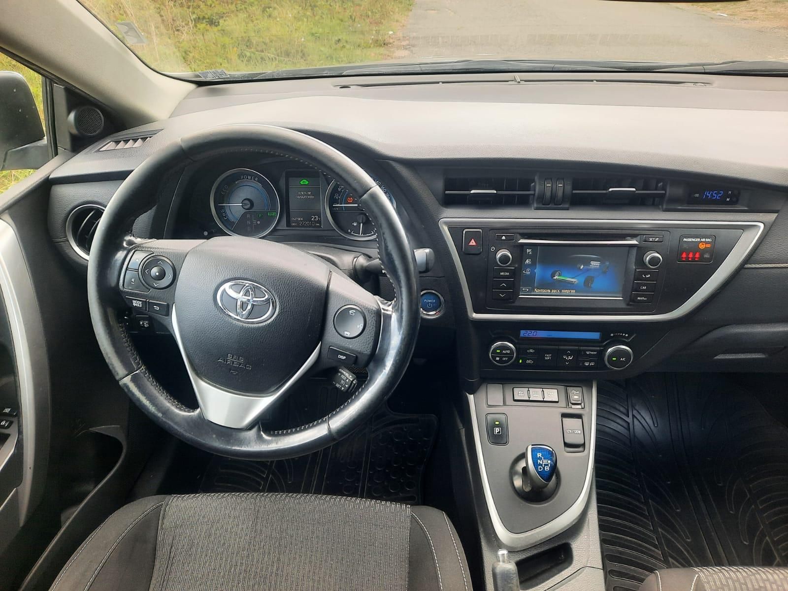 Toyota Auris 1, 8/99 коня  2015г.