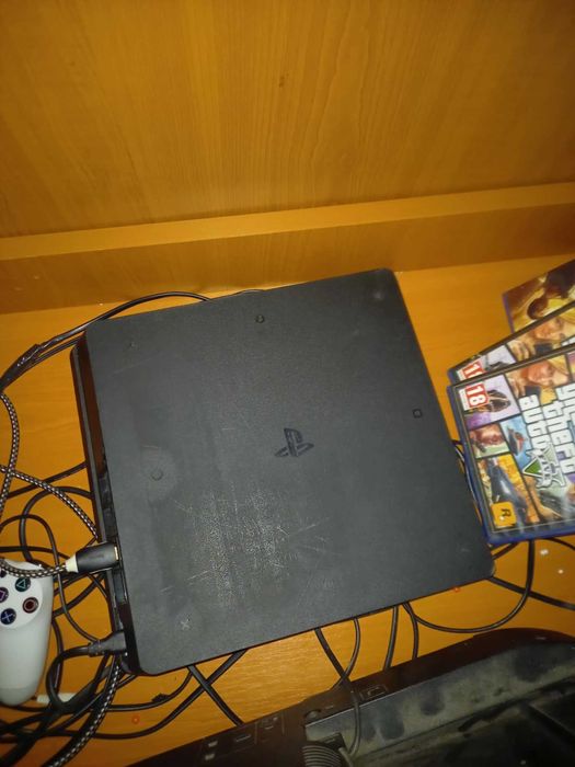 PlayStation 4 slim 500