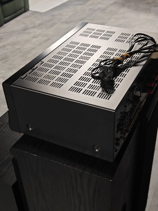 Vând AV  Receiver Onkyo TX SR 608