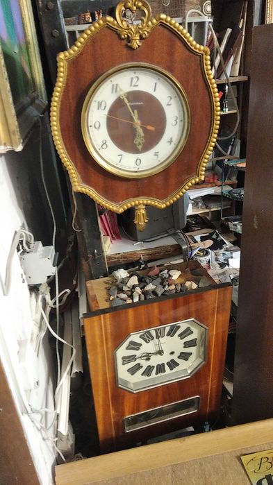 Часы старинные современные