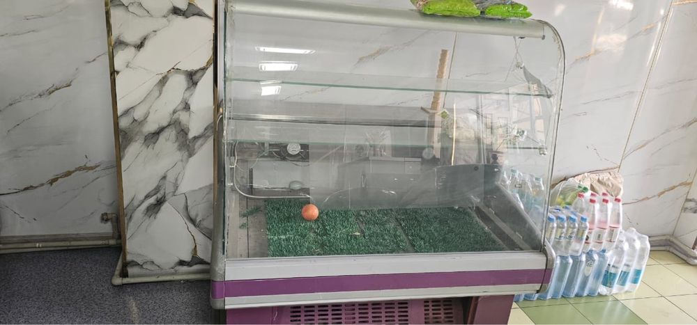 Холодильная ветрина б/у в хорошем состоянии