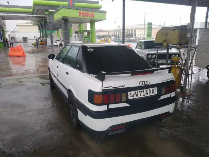 Срочно продам audi 80 b3