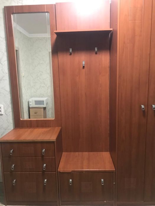 Продам прихожую б/у