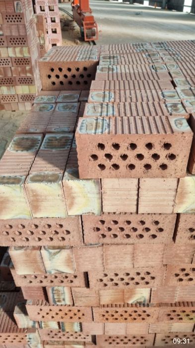 Кирпичи красный, жженый