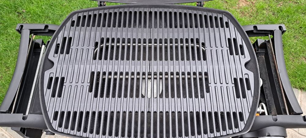Газово Барбекю Weber Q3200  с ЧИСТО НОВИ СКАРИ И ГОРЕЛКИ