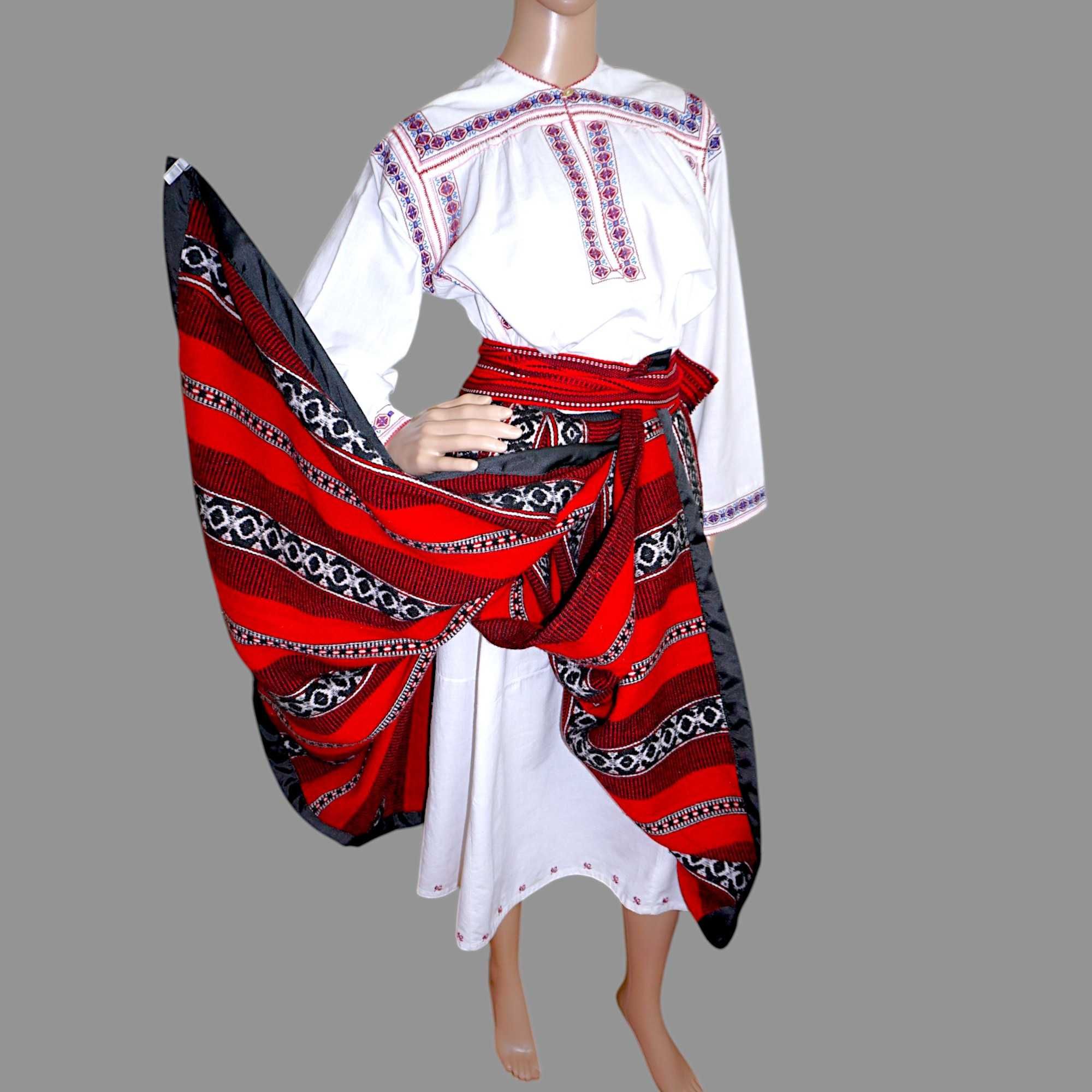 Costum popular vechi din Mehedinti  cu valnic de lana , masura 38-40