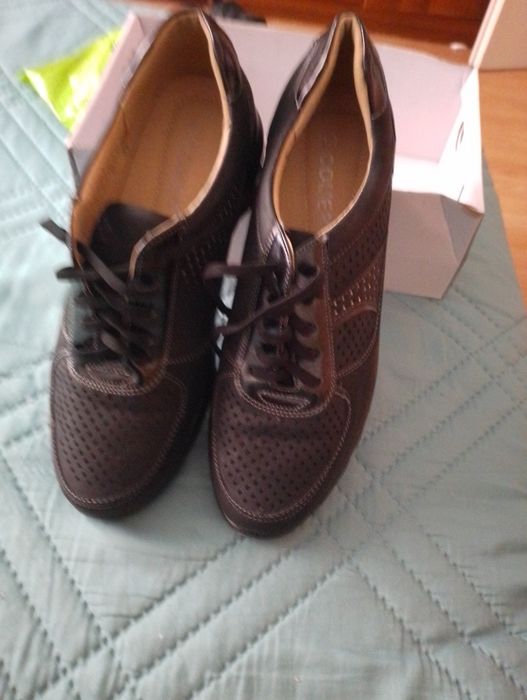 Дамски спортни обувки