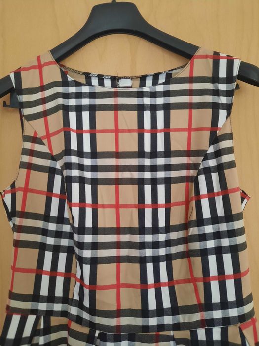 НАЛИЧНА Прекласна рокля тип Burberry L