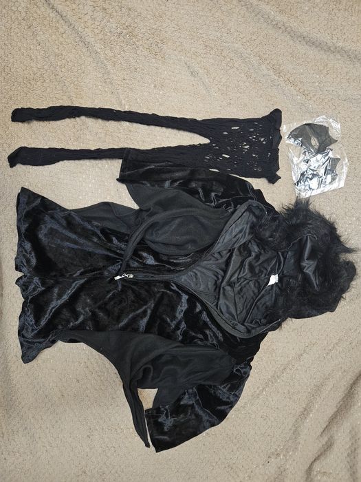 Vând costum liliac fete mărime M