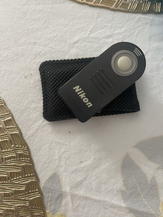 Nikon D5200 + obiectiv Nikon 18–55mm VR — stare foarte bună