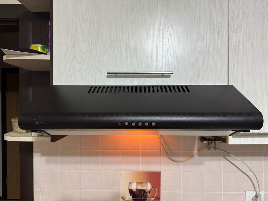 Продам кухонный гарнитур + техника