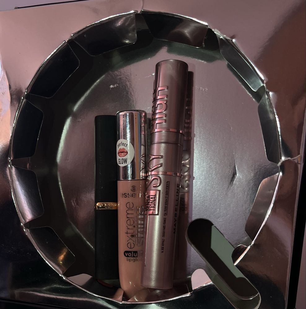 Оригинални продукти на L’Oreal и Essence - червило, спирала и гланц