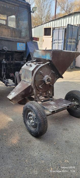 Тракторная зерно дробилка КДУ-2
