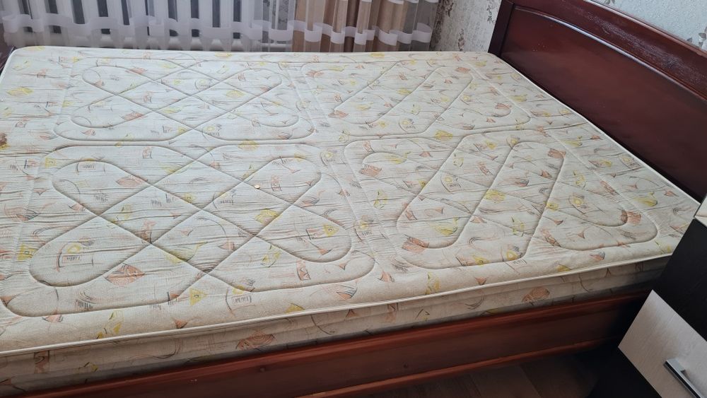 Продам  тахту  в хорошем состоянии