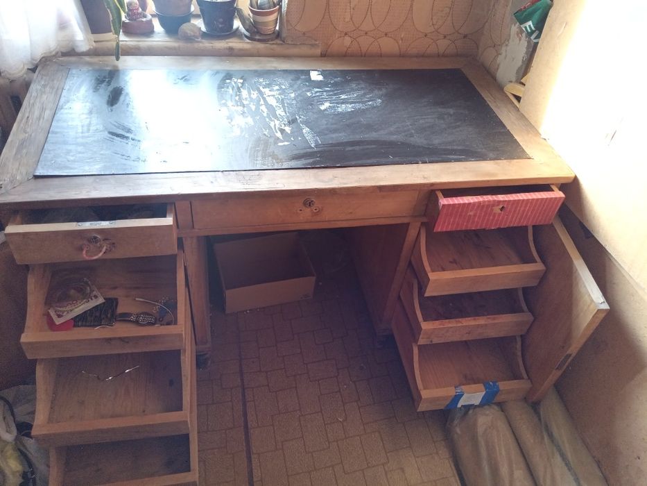 Стол письменный крепкий