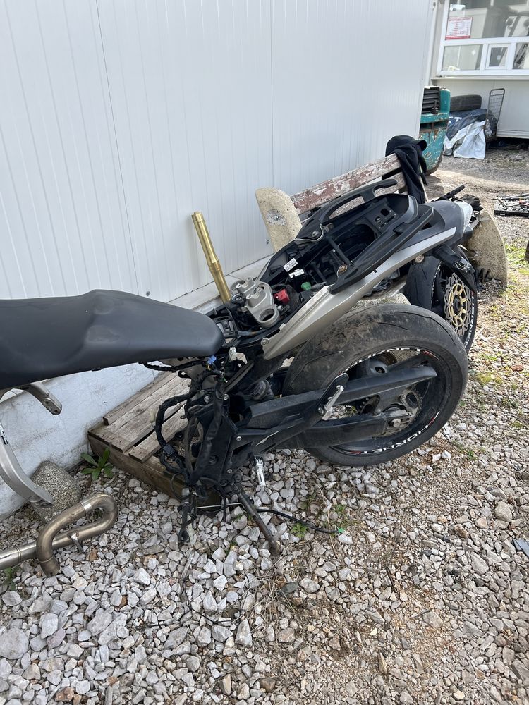 Honda Hornet на части