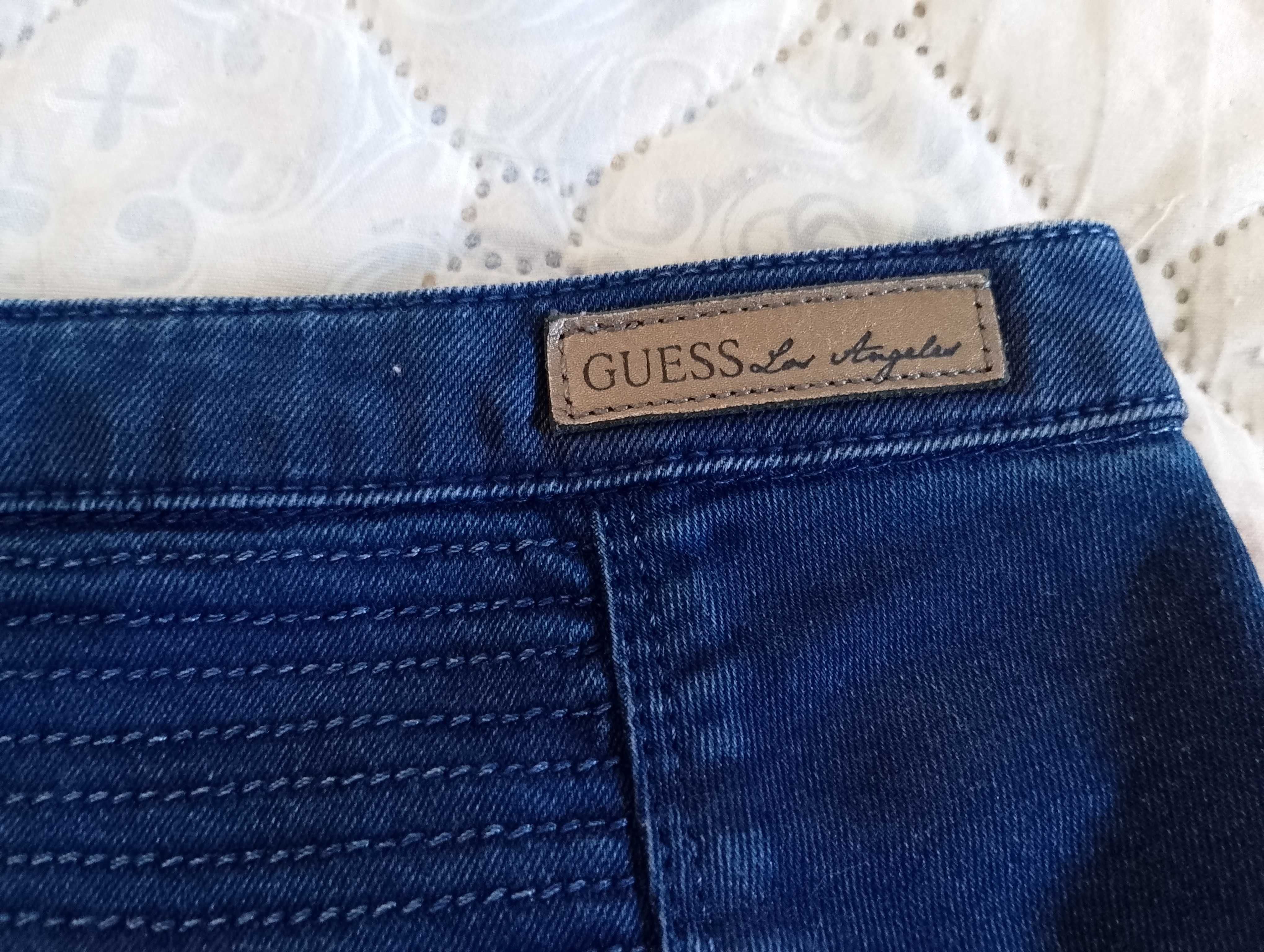 Елегантна дънкова пола на GUESS - в чудесно състояние, 15 лв.