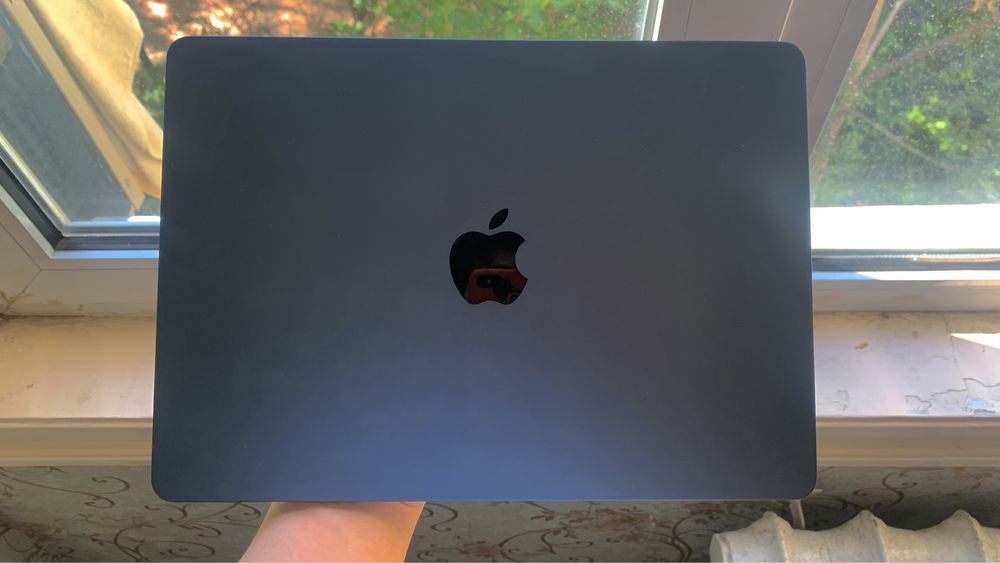 Продам Macbook air m2 8/256 GB