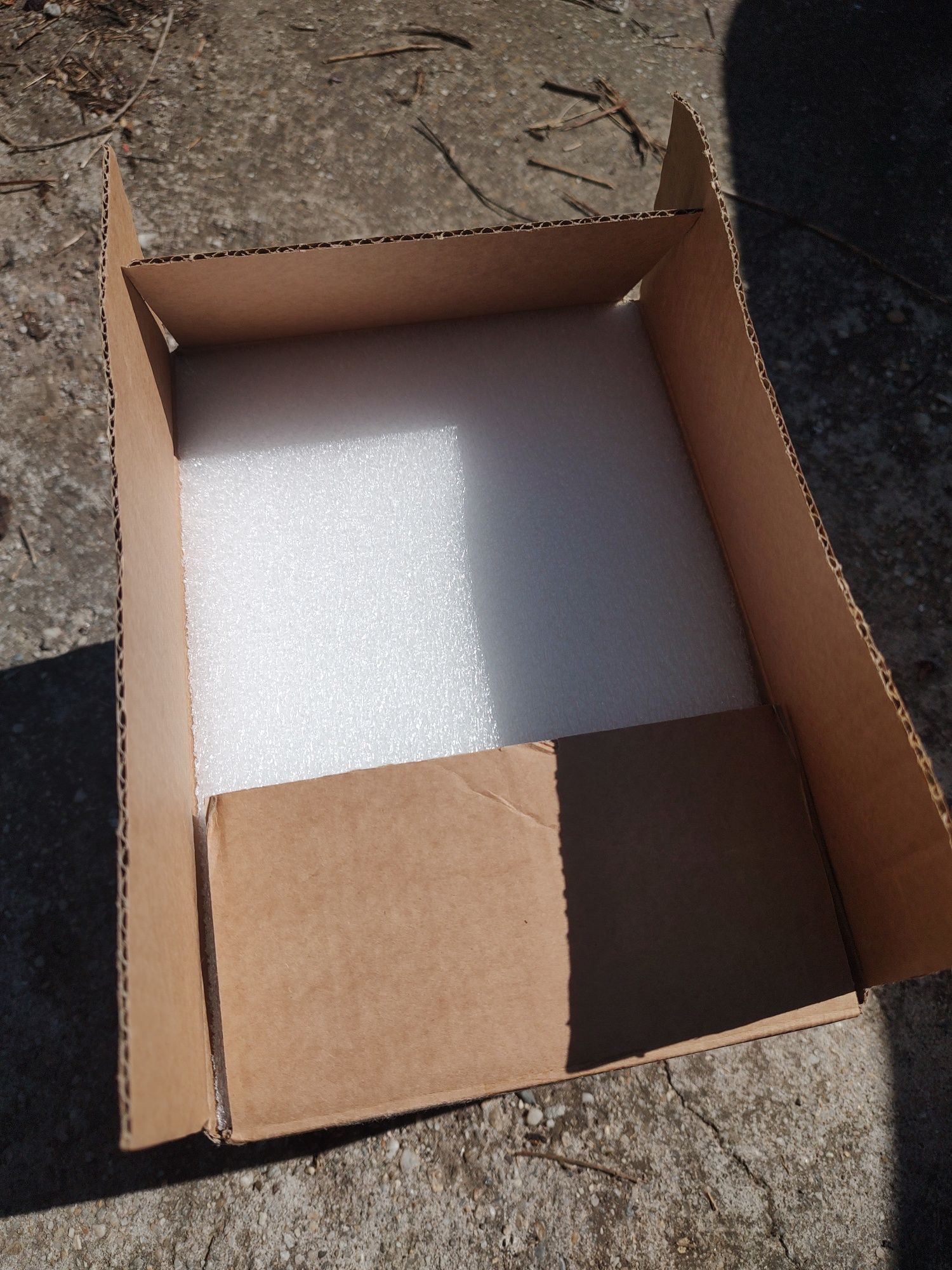 Cutie termoizolantă în cutie de carton