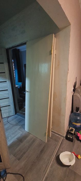 Отдам межкомнатные двери старые и умывальник б.у.