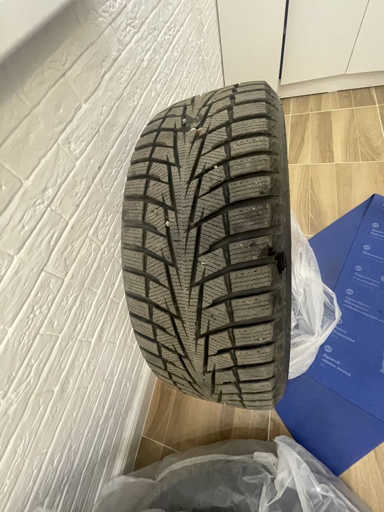 Hankook Winter i*cept X RW10 235/55 R19 101T без шипов