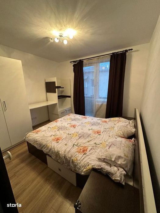 Inchiriere- Apartament cu 3 camere, decomandat, etajul 4 cu aer condit