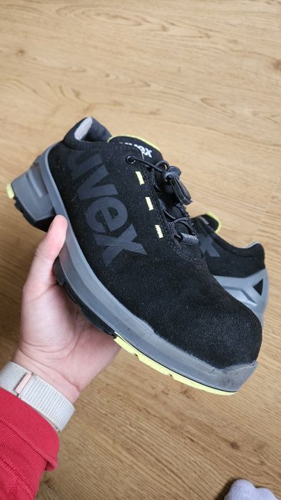 Bocanci de lucru profesionali Uvex 42 Folositi