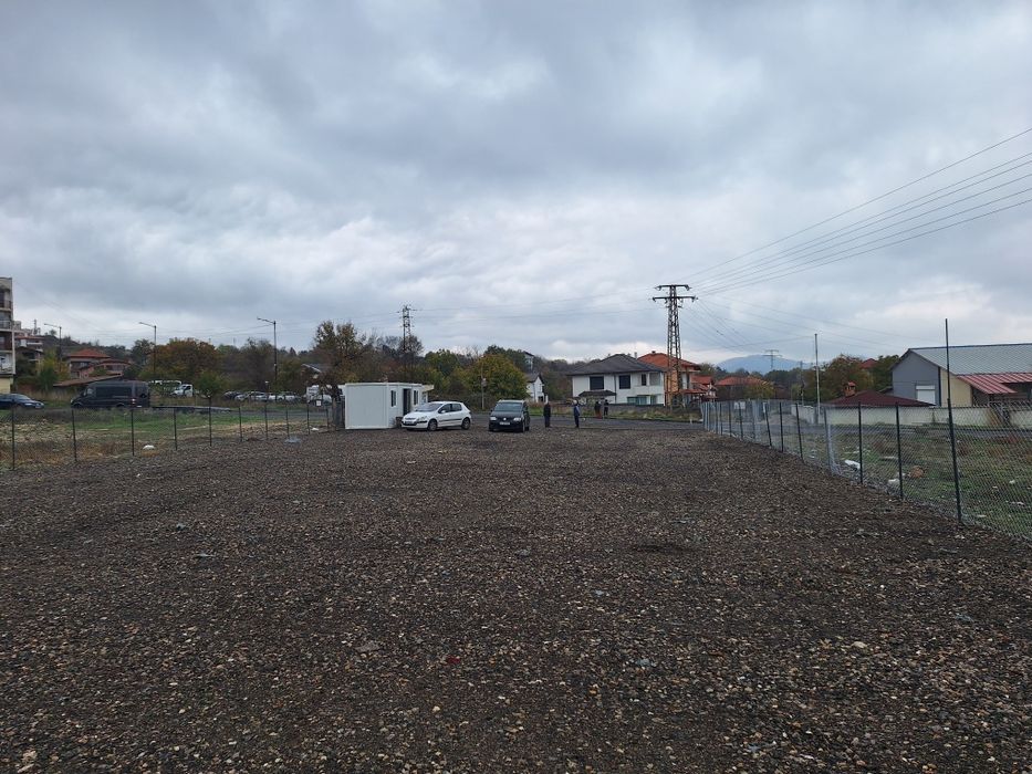 Дава се под наем парцел от 1000 кв