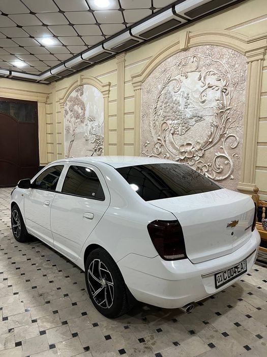 Автомобиль кобальт