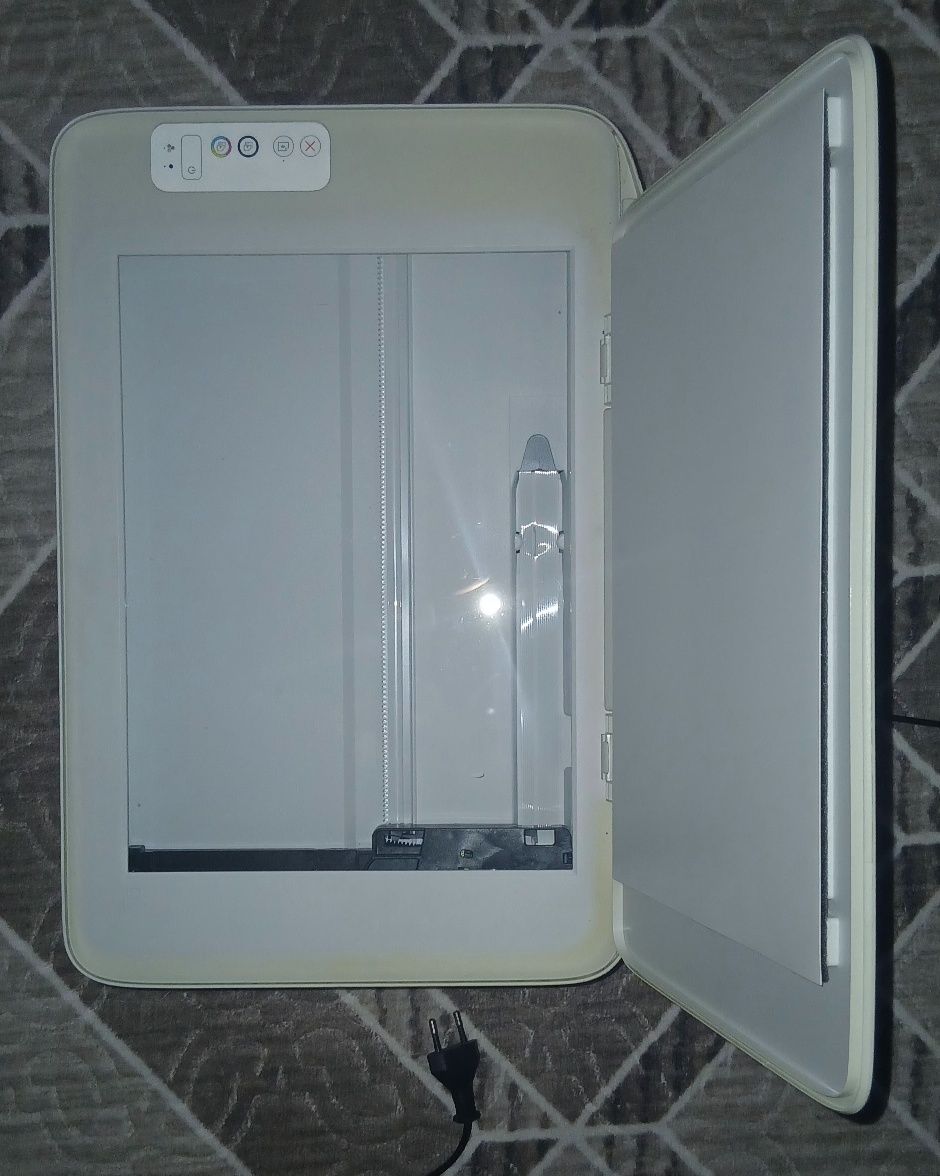 Принтер HP DeskJet 2320   3 в 1 (принтер,скенер,копир)