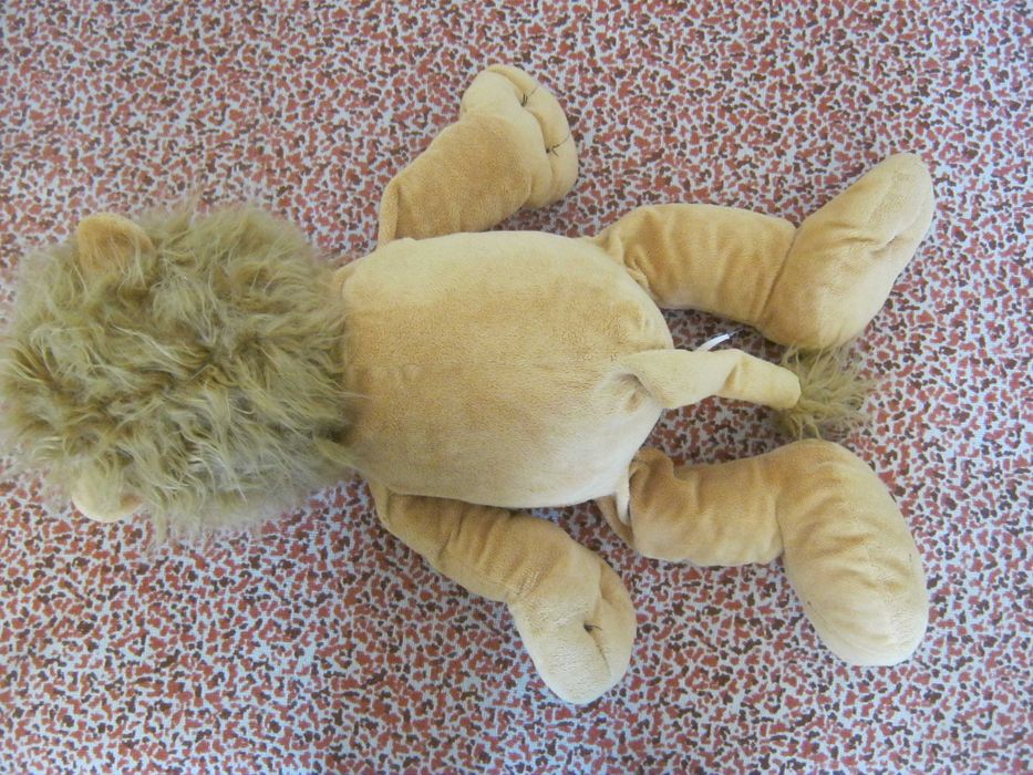 Плюшена играчка, лъв