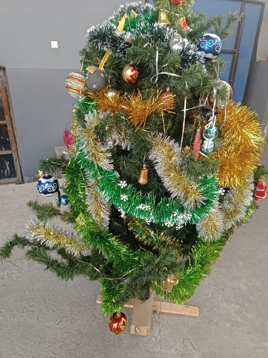 Янги йил арчаси Ёлка