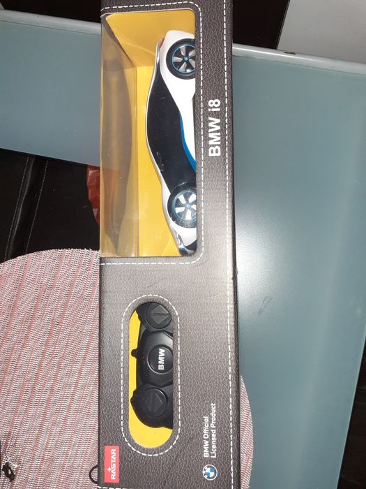 Vând BMW I8 cu telecomanda-nou