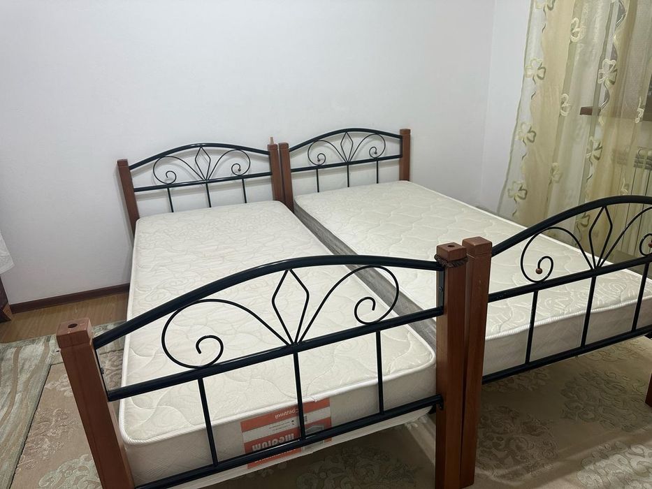 Кровать и спальный гарнитура