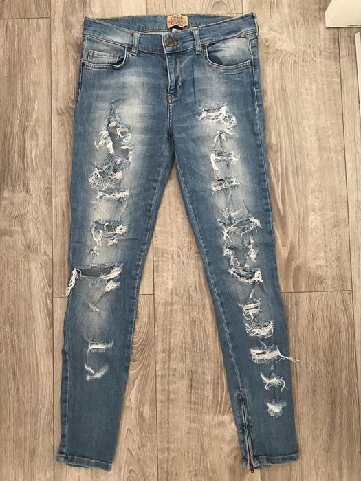 Blugi rupți Bershka nr.40