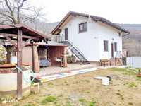 Casa de vacanta / Pensiune de vânzare la 12km de Sibiu