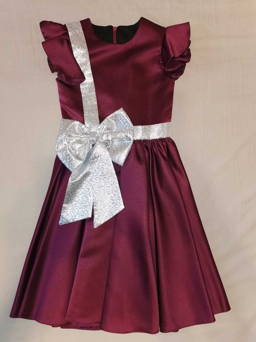 Rochie fetite aproximativ 8 ani facuta pe comanda tafta satinata.