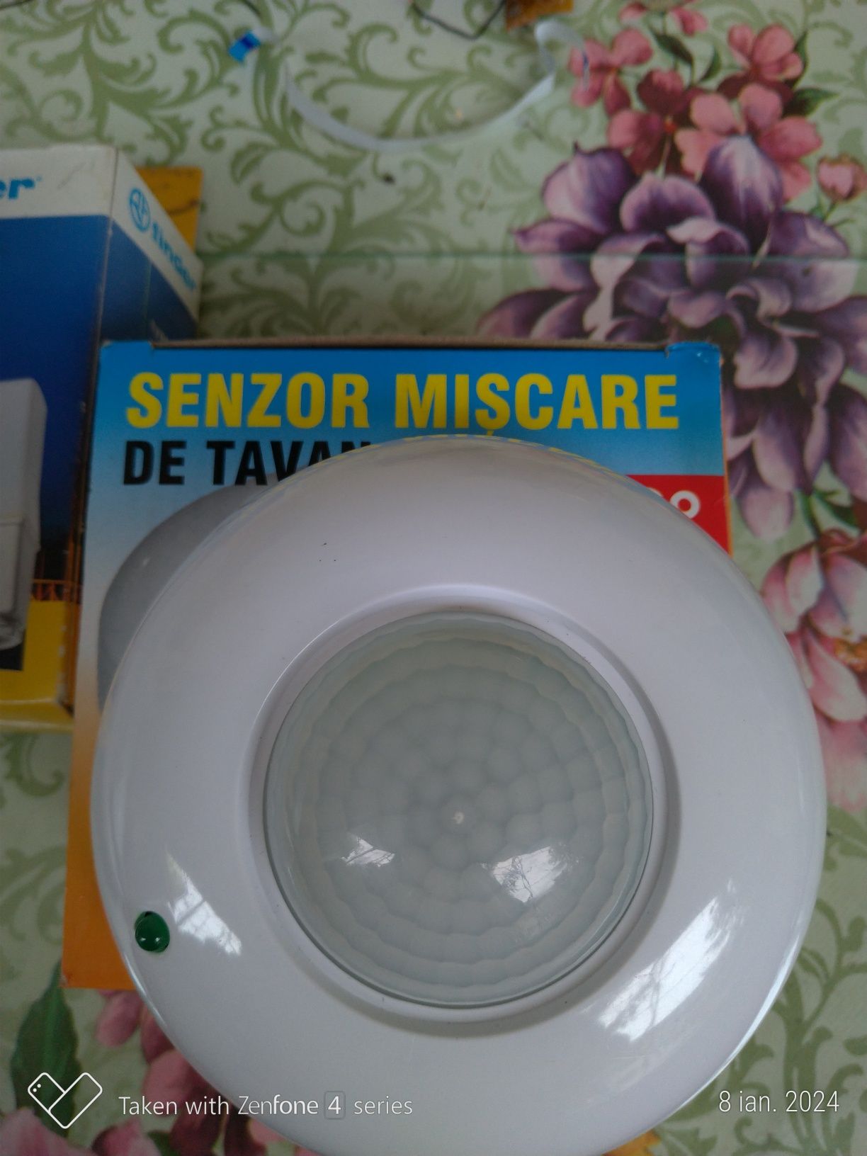 Lampa cu becuri led senzor miscare sau crepuscul