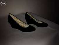 Pantofi din piele intoarsa NINE WEST. NOI!
