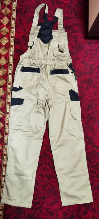 Set salopetă cu bretea mărimea 50,sunt noi