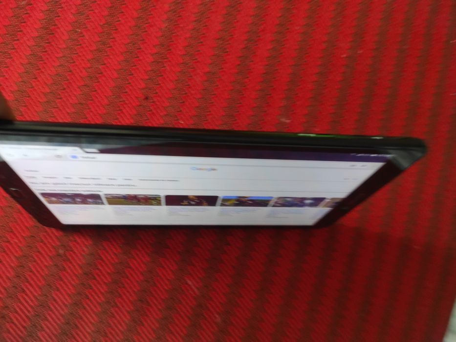 Tabletă Samsung, foarte bine întreținută, arată ca nouă