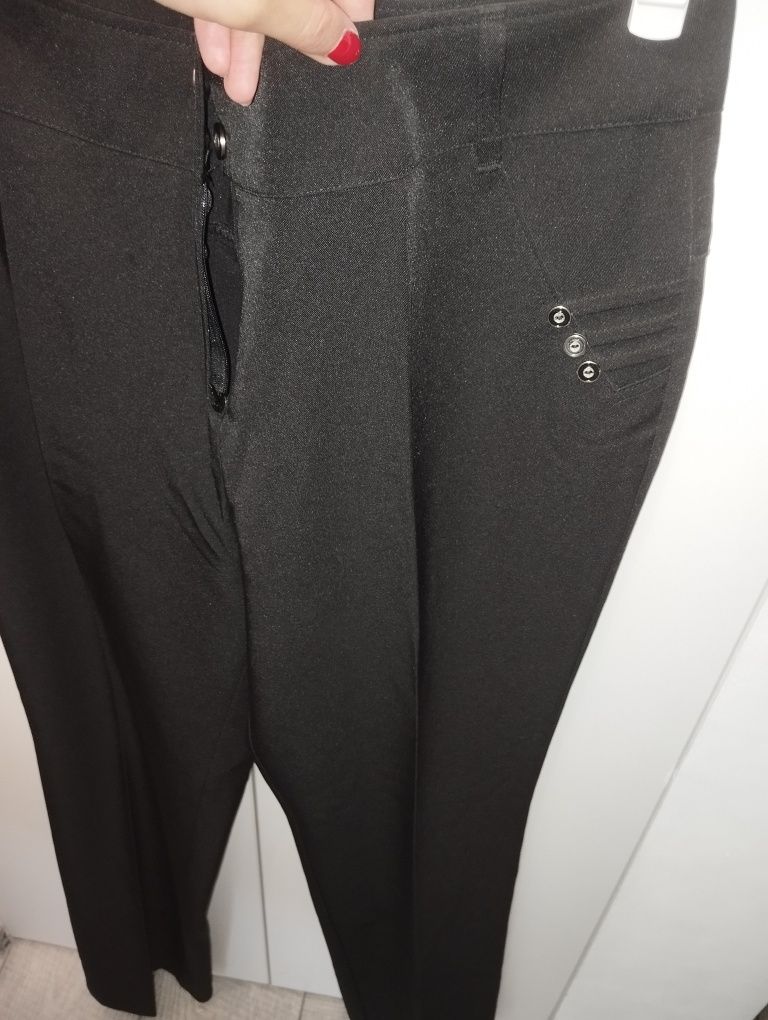 Pantaloni negri eleganți